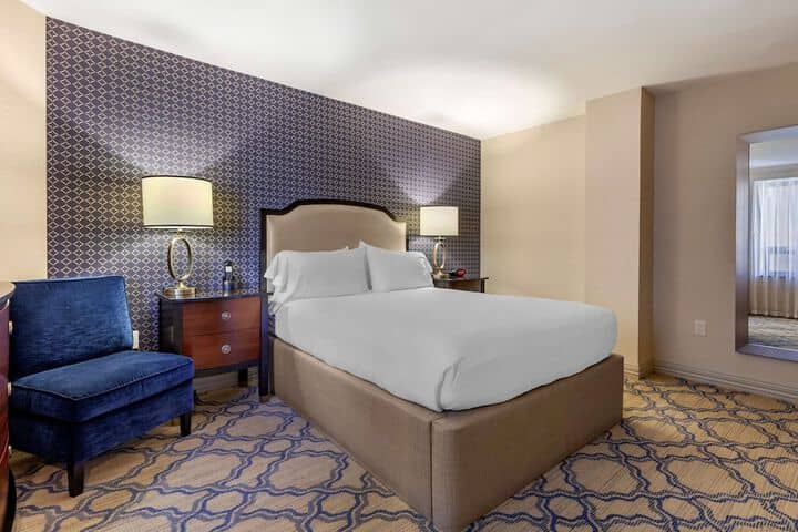Room 34 of 73