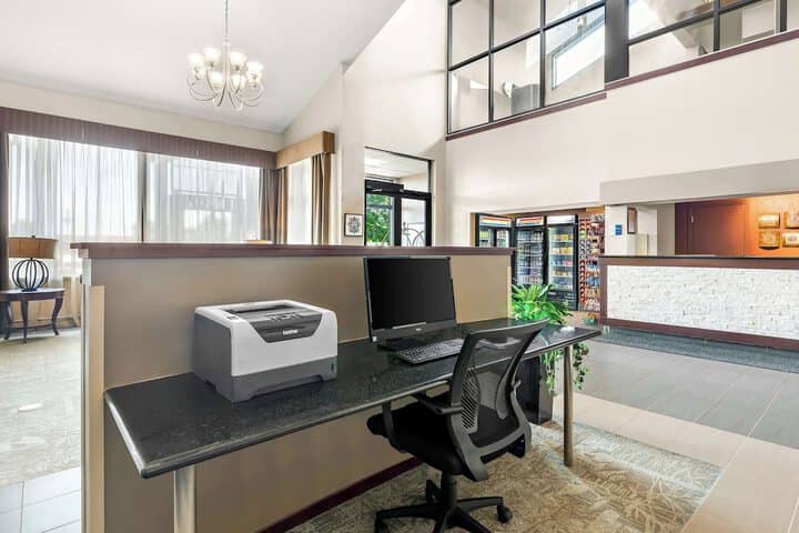Business Center 52 of 54