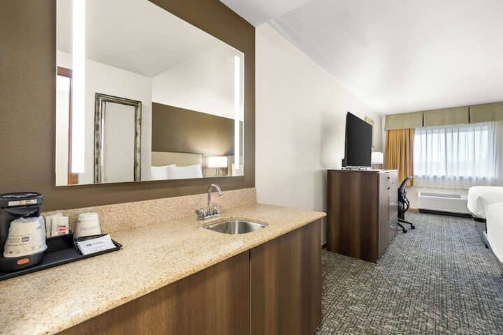Room 28 of 54